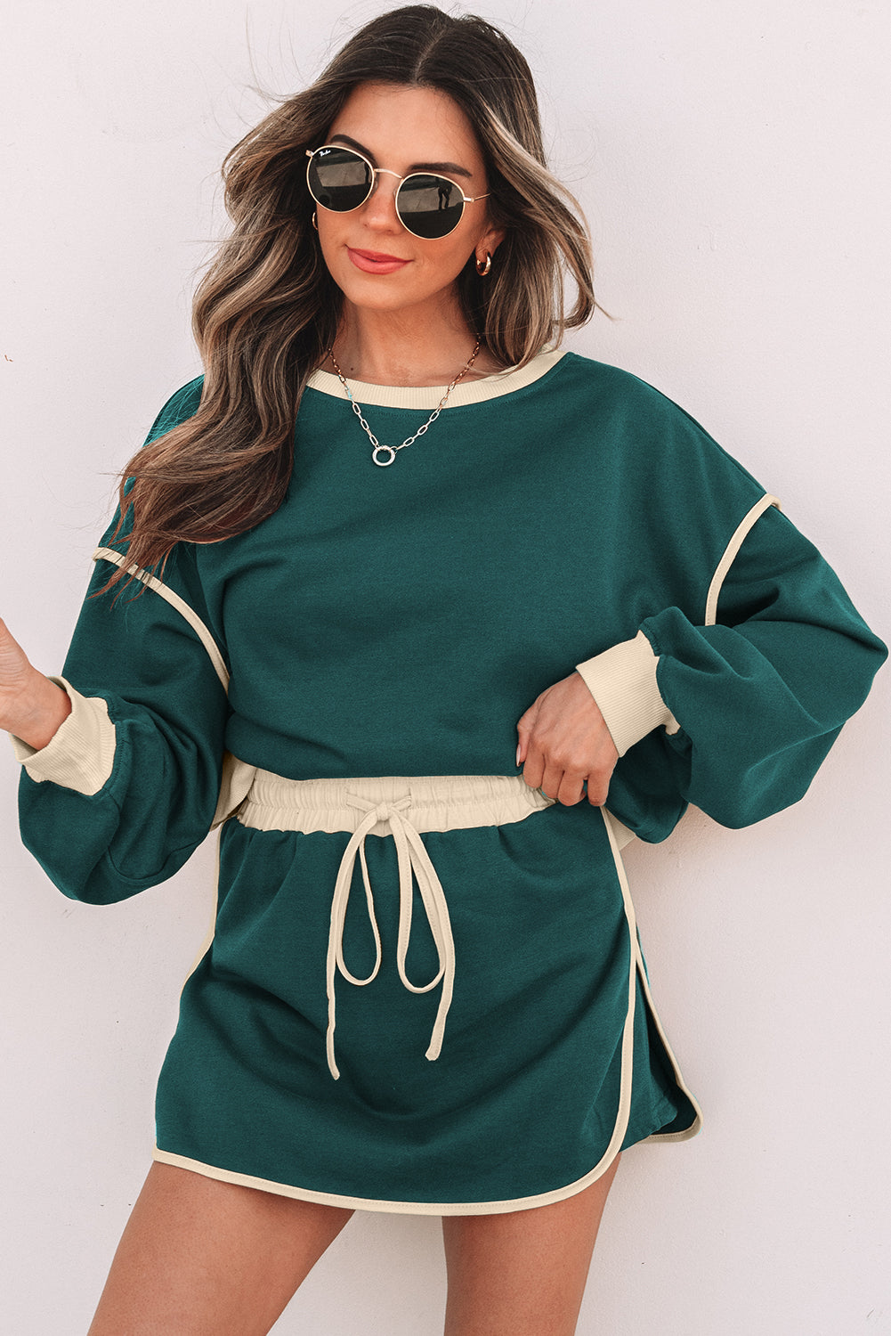 Gia – Color Contrast Loose Pullover and Lace-up Waist Skort Set