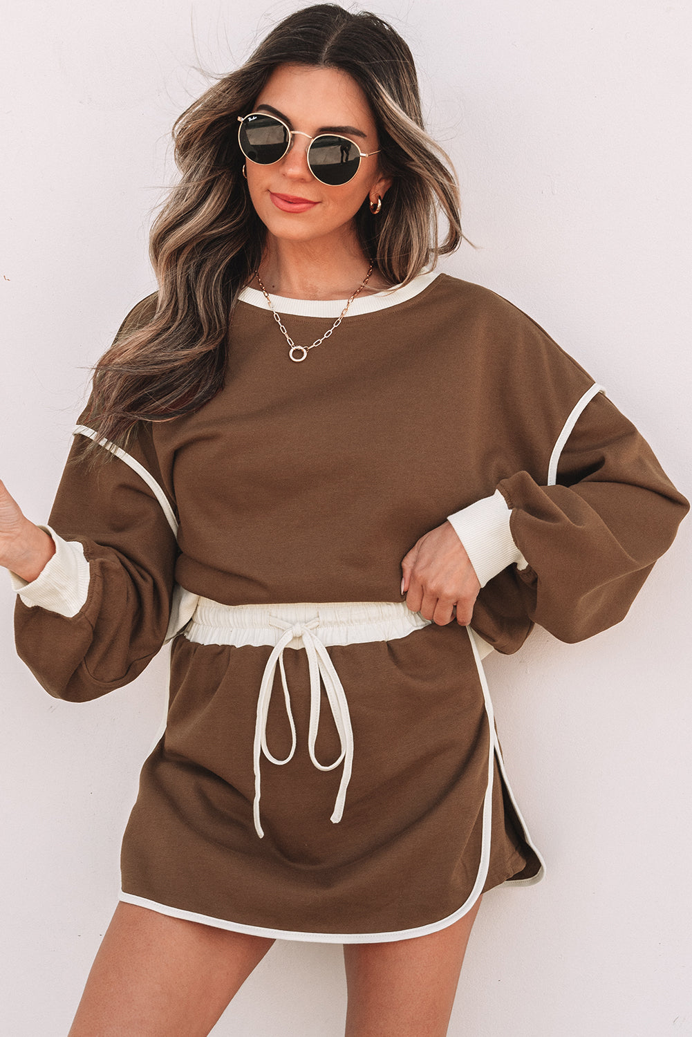 Gia – Color Contrast Loose Pullover and Lace-up Waist Skort Set