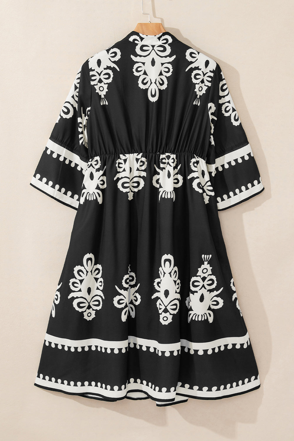 Norah – Black Geometric Print Midi Dress