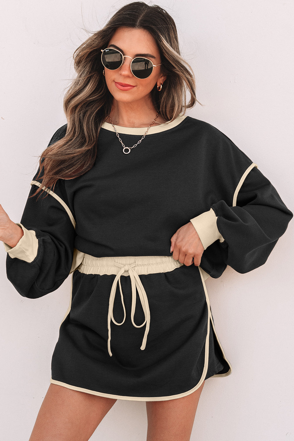Gia – Color Contrast Loose Pullover and Lace-up Waist Skort Set