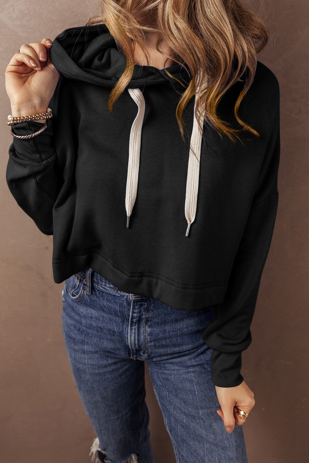 Rebecca – Drop Shoulder Cropped Hoodie with Adjustable Drawstring