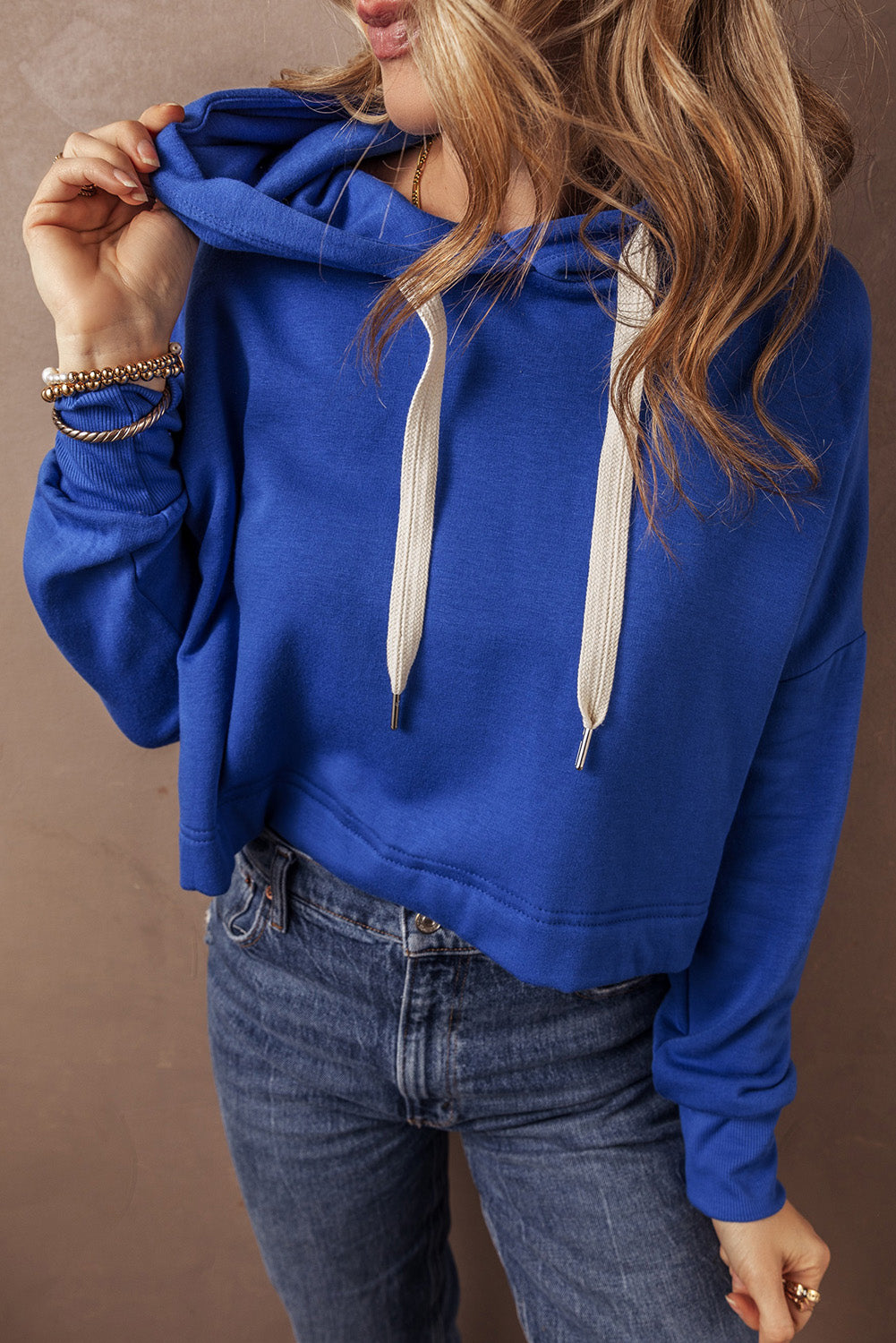 Rebecca – Drop Shoulder Cropped Hoodie with Adjustable Drawstring