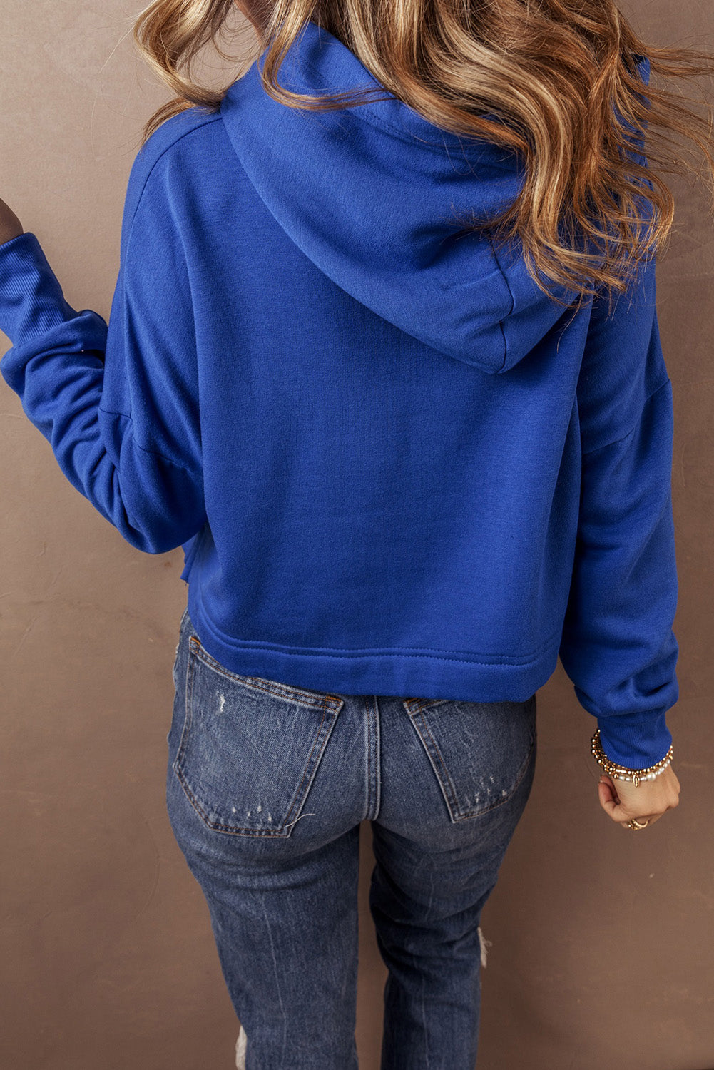 Rebecca – Drop Shoulder Cropped Hoodie with Adjustable Drawstring